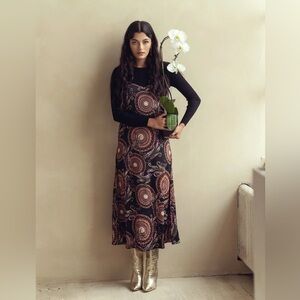 Bliss Vibrant Paisley Midi Dress - Black and Red size xs